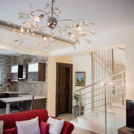 Valentina Βίλα *